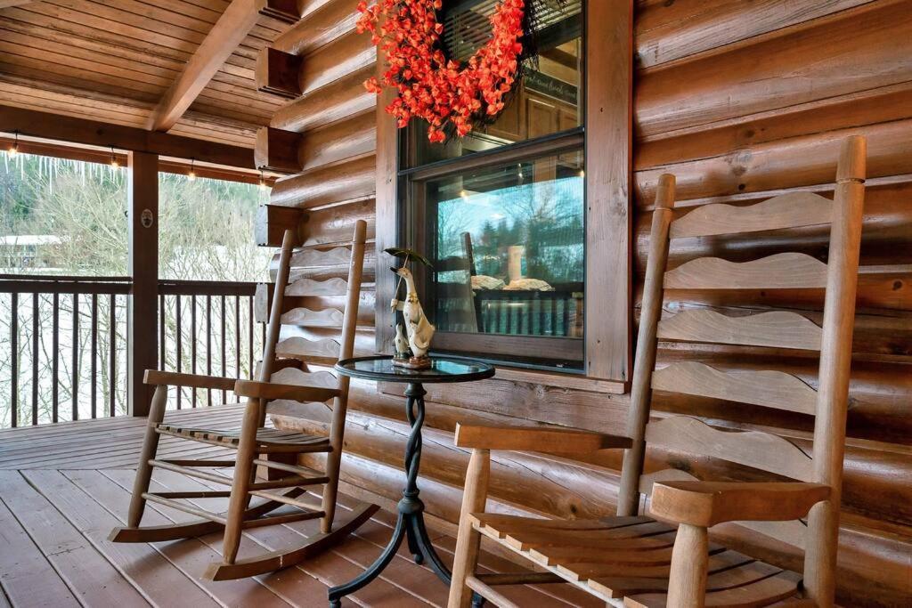 Cabin With New Hot Tub, Near Dollywood .2Bd.2Ba.Sleeps6.Bbq Sevierville Exteriör bild