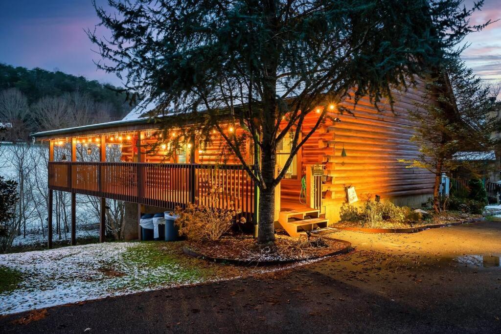 Cabin With New Hot Tub, Near Dollywood .2Bd.2Ba.Sleeps6.Bbq Sevierville Exteriör bild