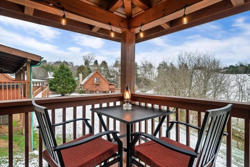 Cabin With New Hot Tub, Near Dollywood .2Bd.2Ba.Sleeps6.Bbq Sevierville Exteriör bild