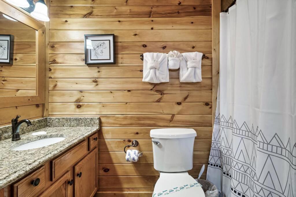Cabin With New Hot Tub, Near Dollywood .2Bd.2Ba.Sleeps6.Bbq Sevierville Exteriör bild