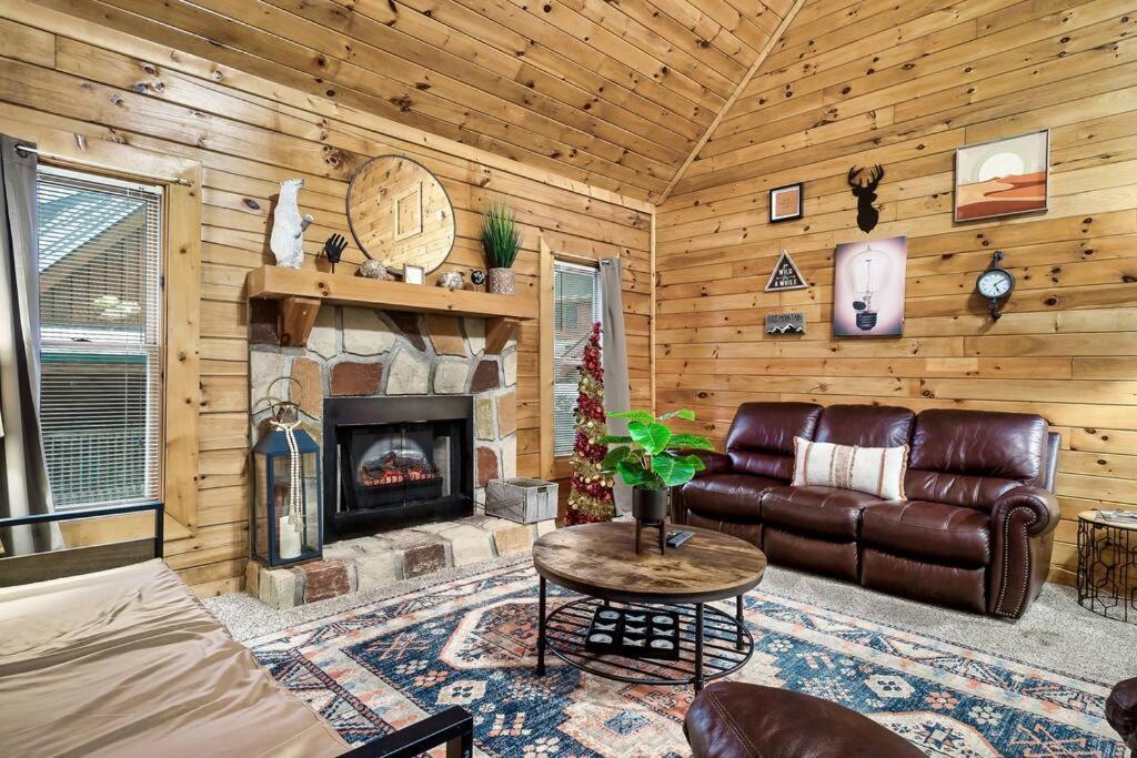 Cabin With New Hot Tub, Near Dollywood .2Bd.2Ba.Sleeps6.Bbq Sevierville Exteriör bild